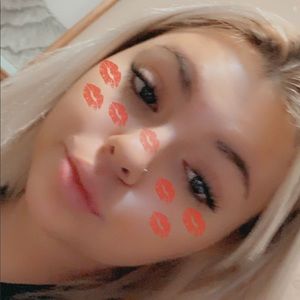 Meet your Posher, Allexsis